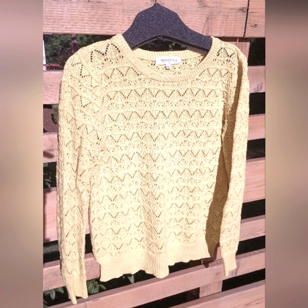 Unique Knit Pattern Light Weight Sweater